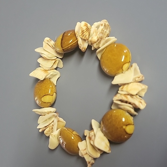 Lot of five elastic bracelets. The pink one is not elastic. - Picture 5 of 7